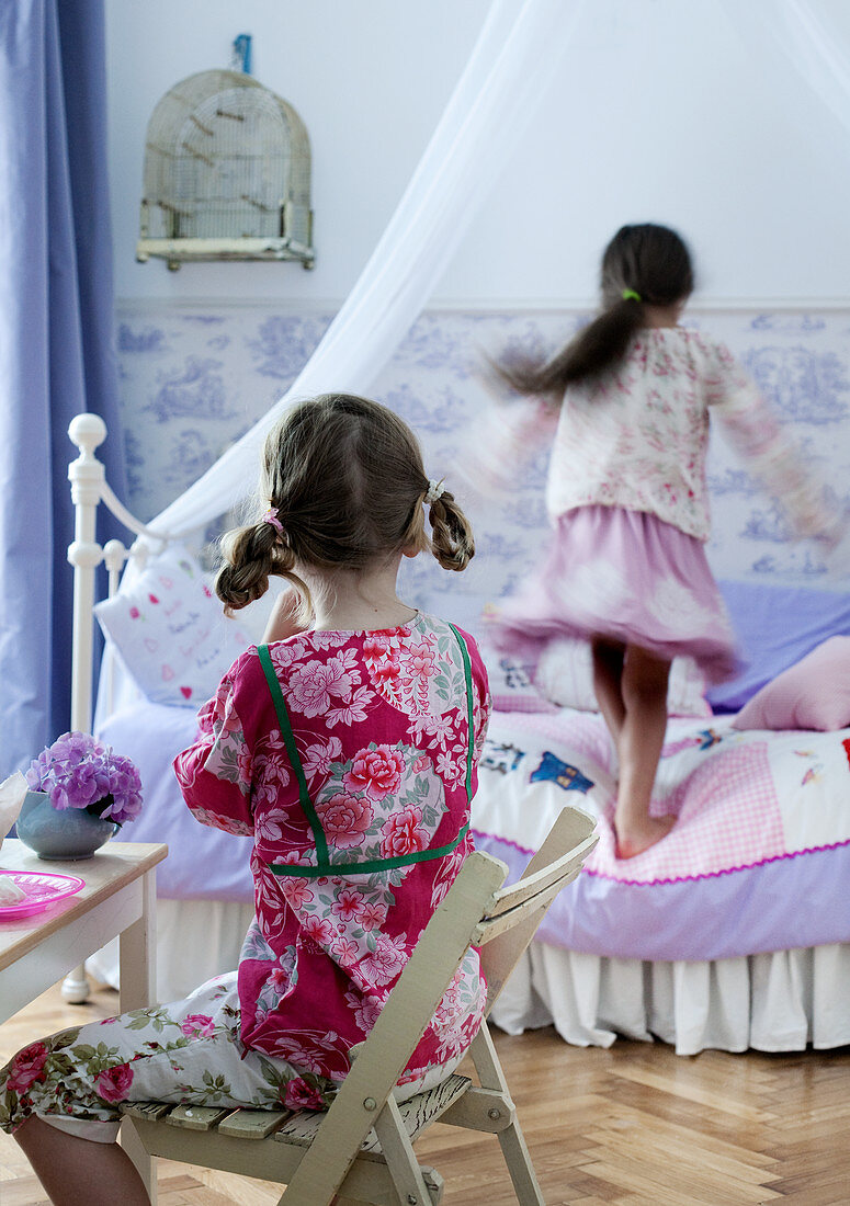 Child's birthday - girls playing