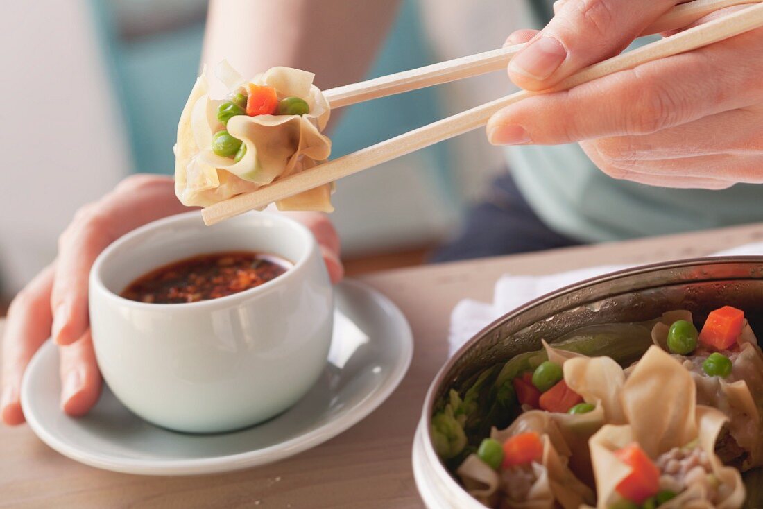 Meat wontons with vegetables