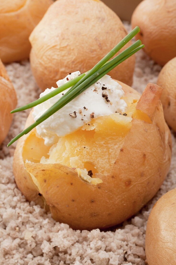 Baked potatoes with sour cream and chives