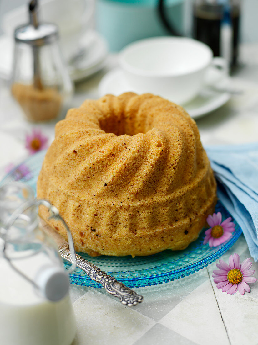 A Bundt cake on a blue glass plate