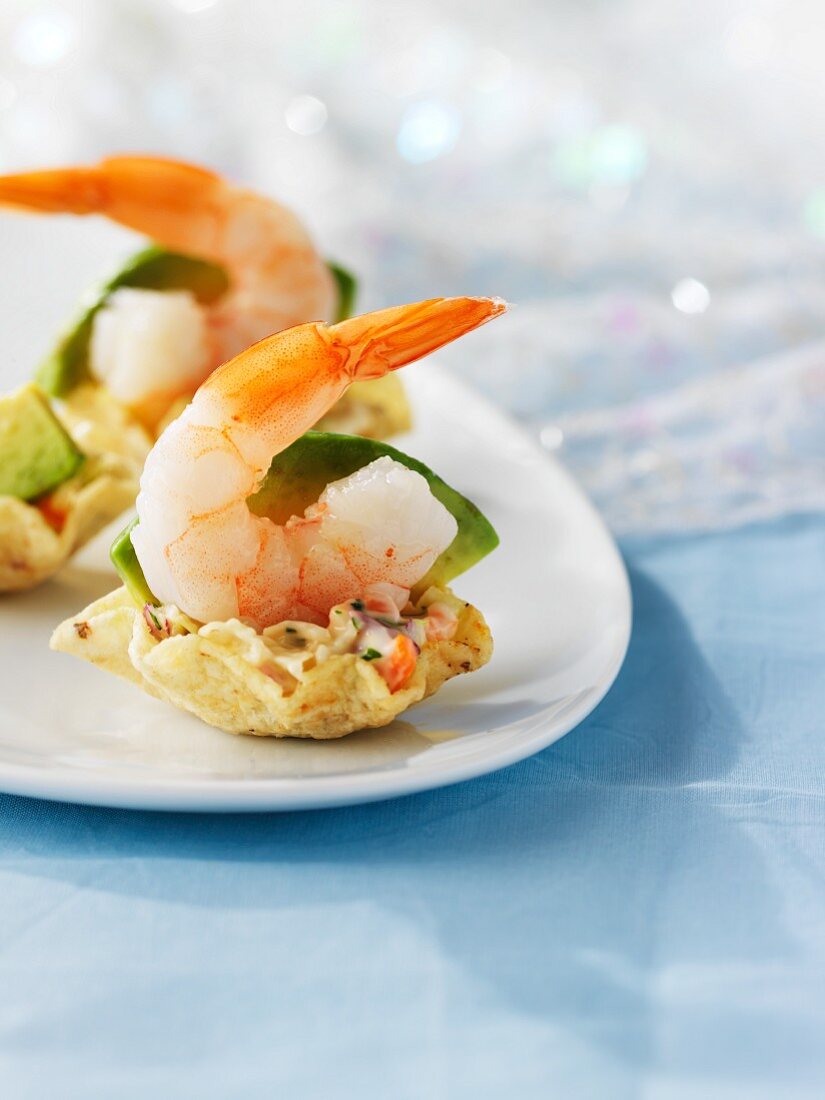 Mini-tacos with shrimp and avocado