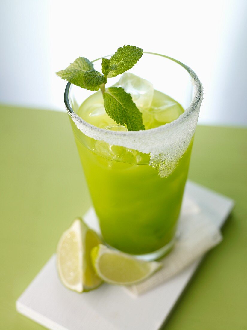 'Green Dream' (cocktail) with mint