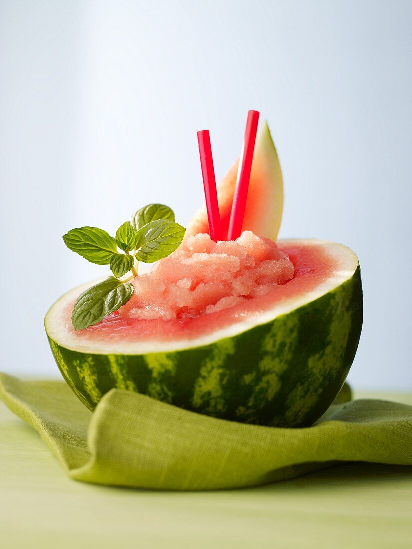 Melon Ball Cocktail in Wassermelone