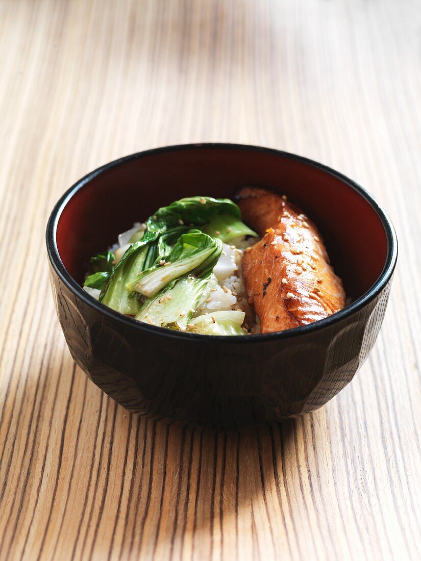Shake Teriyaki Don (gegrillter Lachs mit Teriyakisauce auf Reis, Japan)