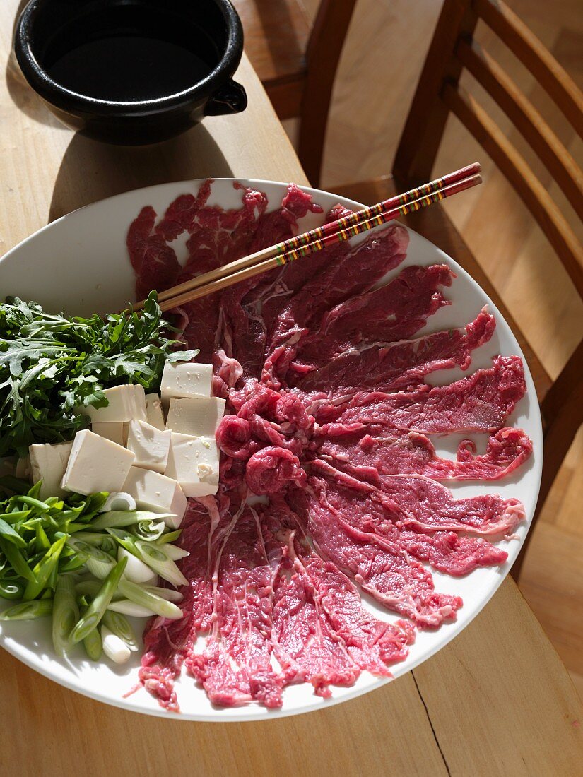 Zutaten für Sukiyaki (Fondue, Japan)