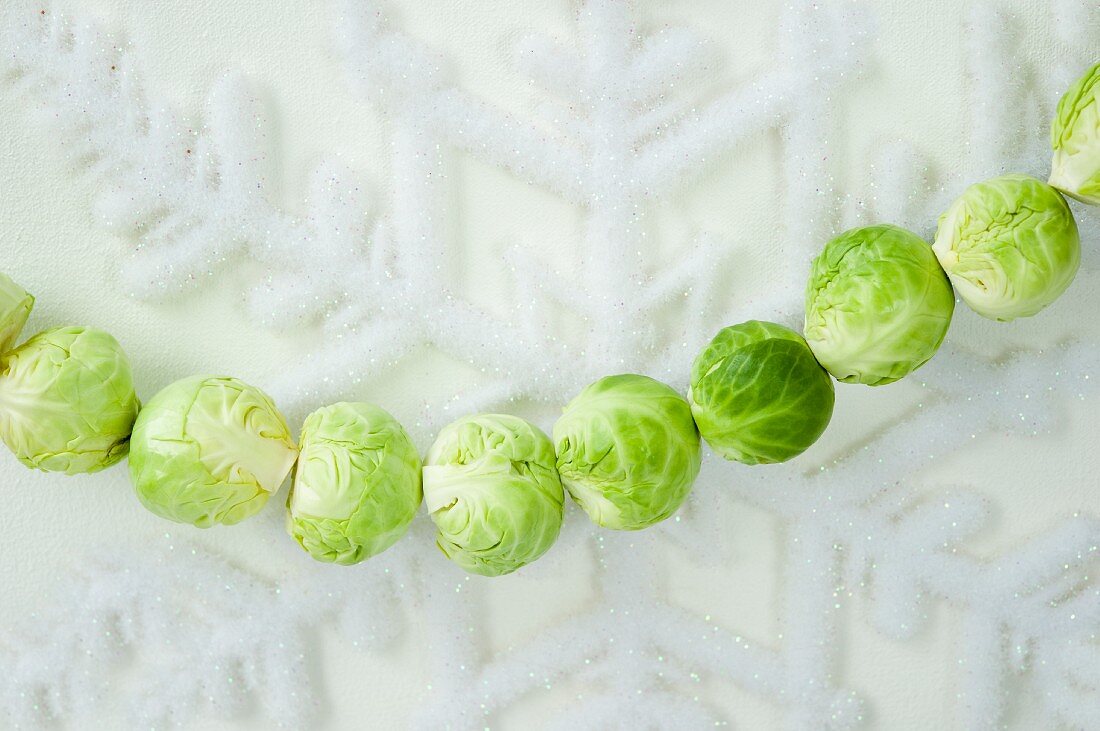 Chain made of brussels sprouts on a snow flake pattern
