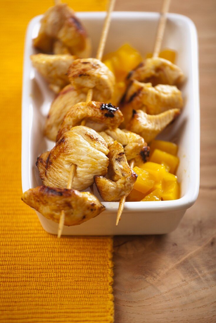 Roast chicken kebabs with mangos