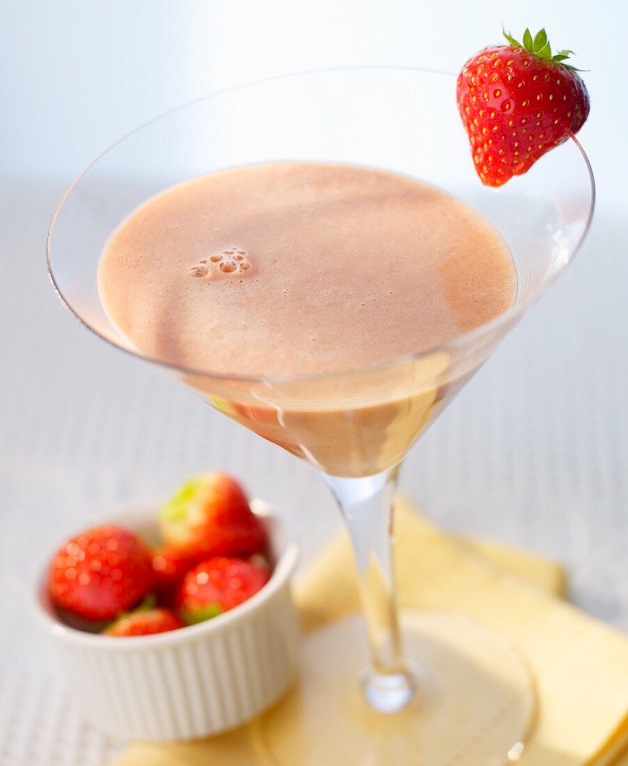 'Coletta' cocktail with strawberries
