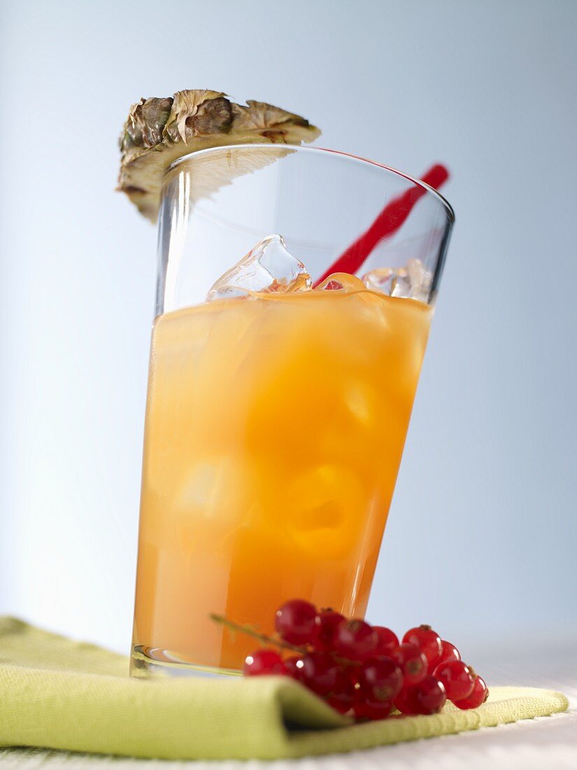 Summernight (Cocktail mit Wodka und Fruchtsaft)