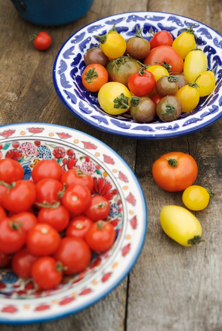 Various tomatoes in ceramic bowls