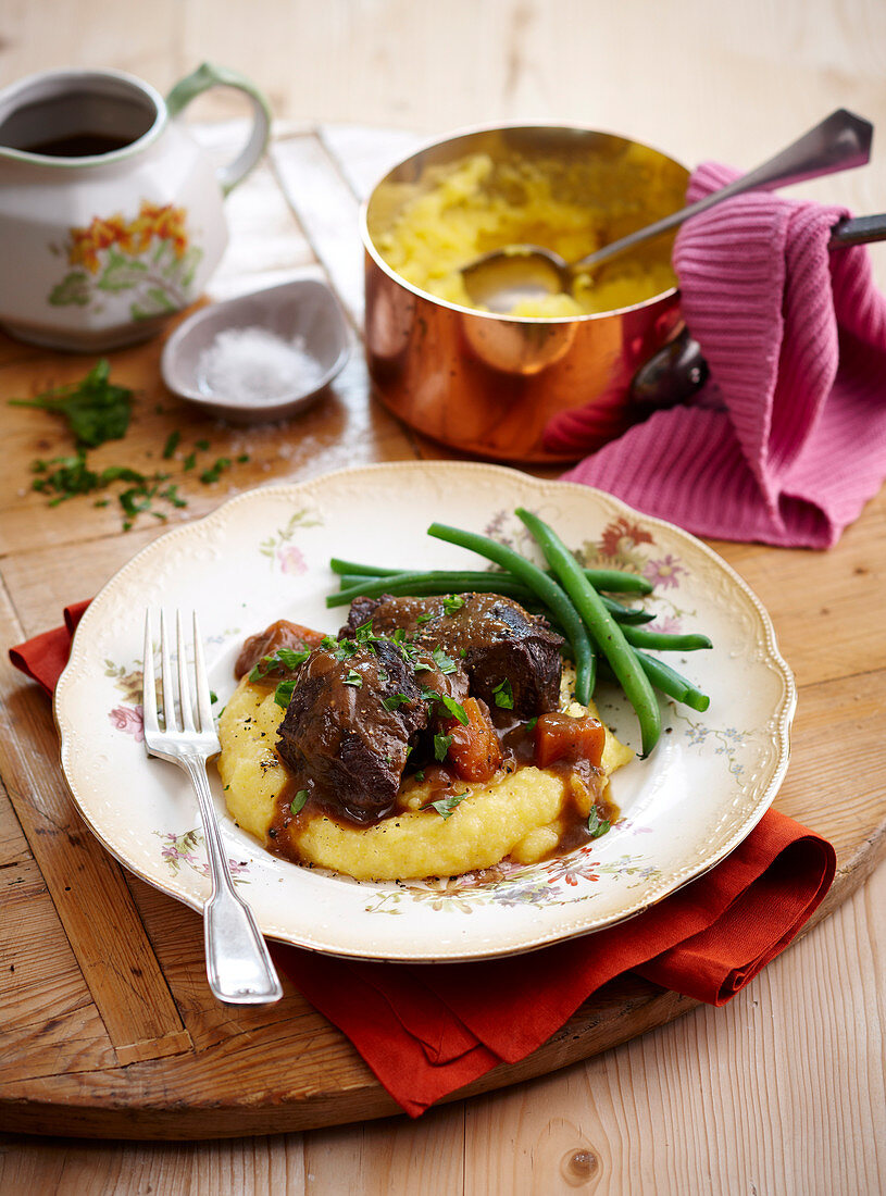 Braised beef in red wine with mashed potatoes