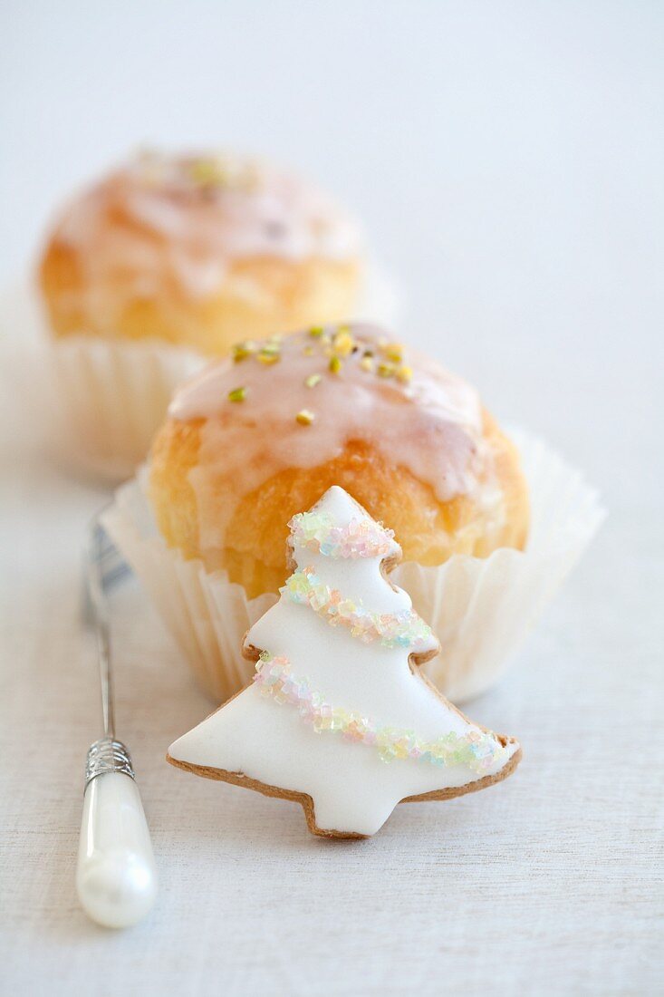 Muffin mit Pistazien und Tannenbaum-Butterplätzchen