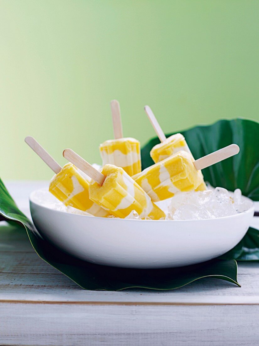 Mango-vanilla-yogurt popsicle