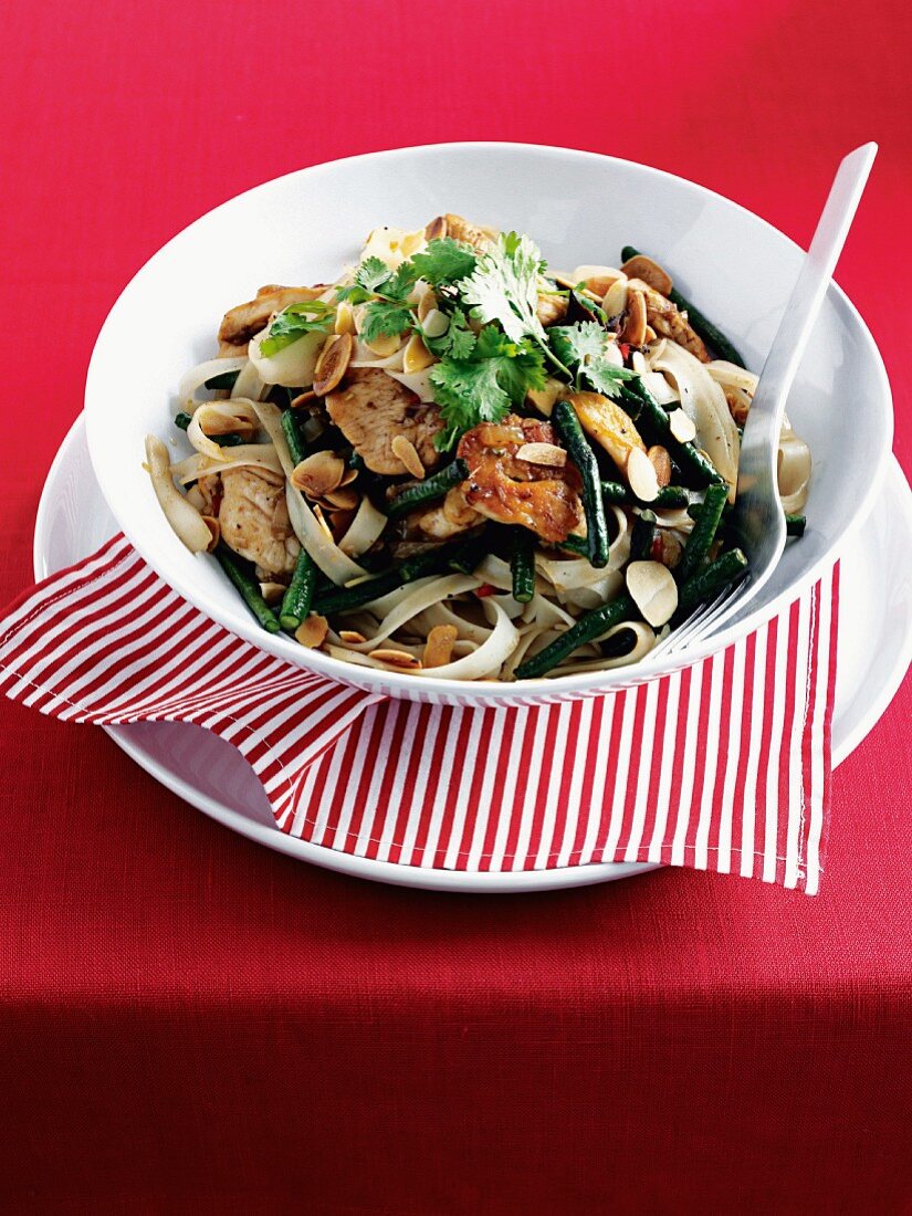 Cooked noodles with chicken (Vietnam)