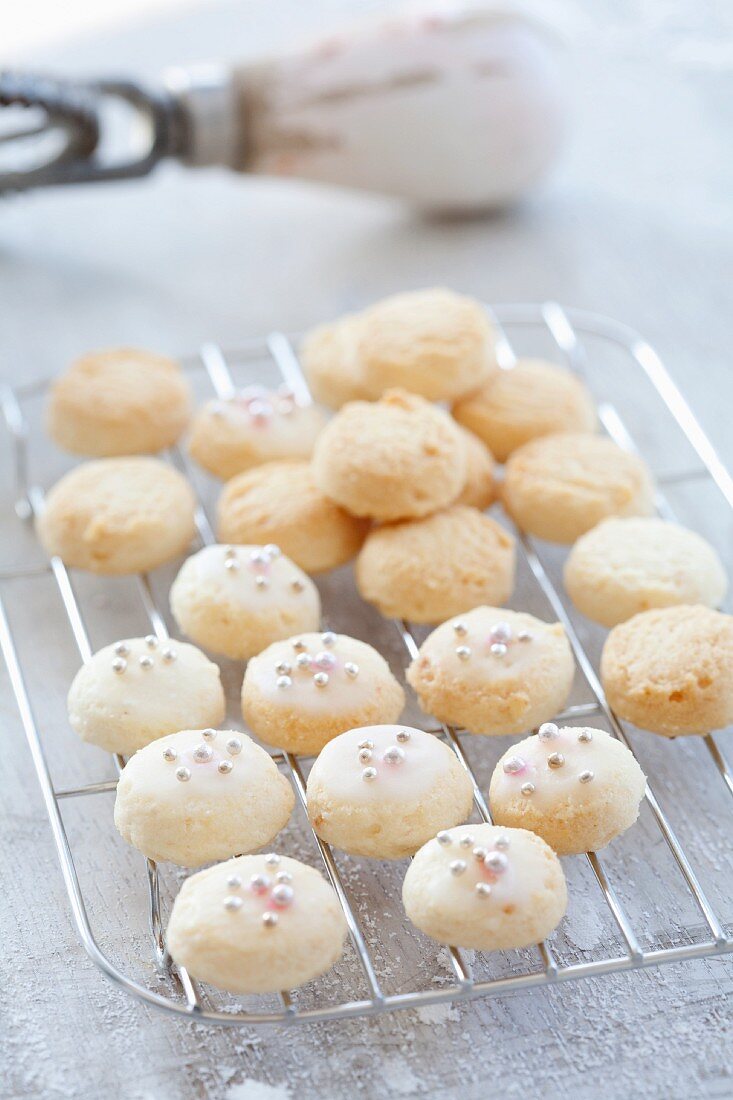 Aniseed biscuits with silver balls