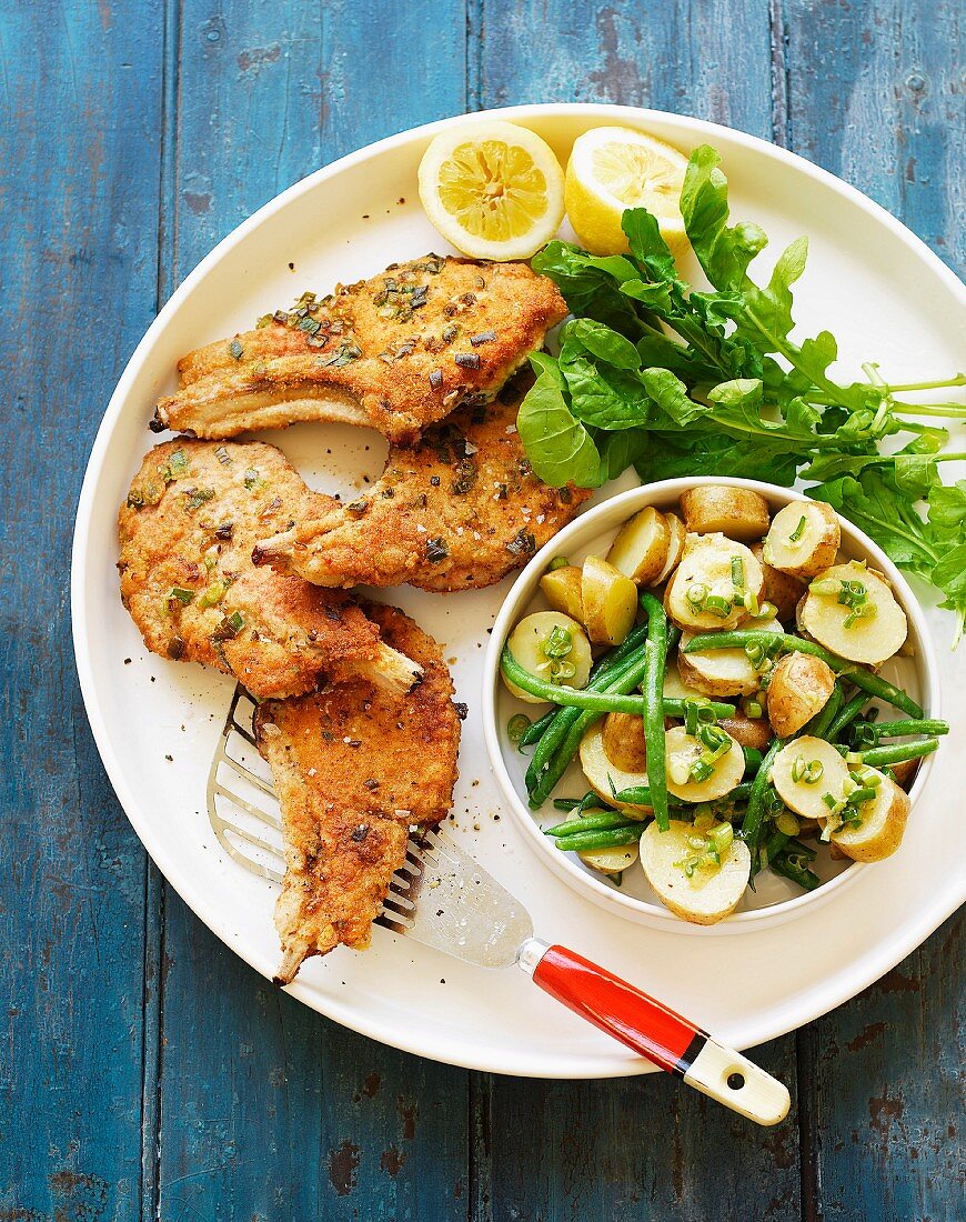 Schweinekoteletts mit warmem Kartoffel-Bohnen-Salat