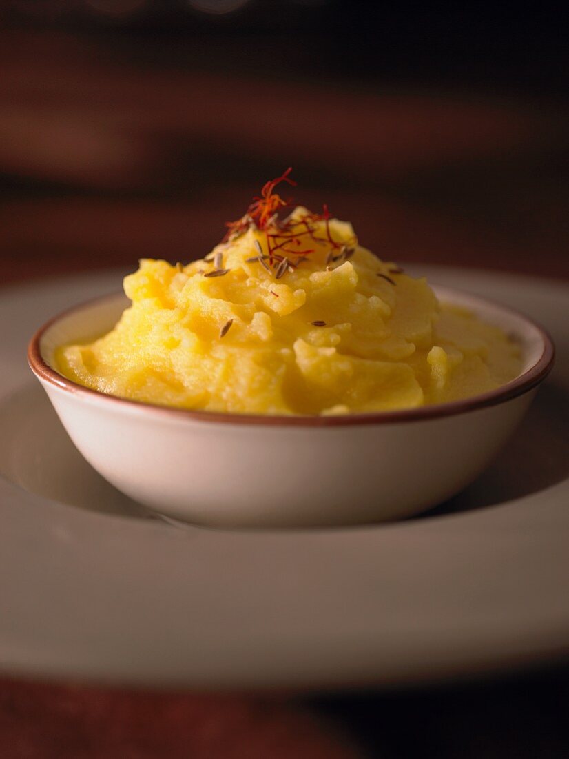 Mashed potatoes with saffron