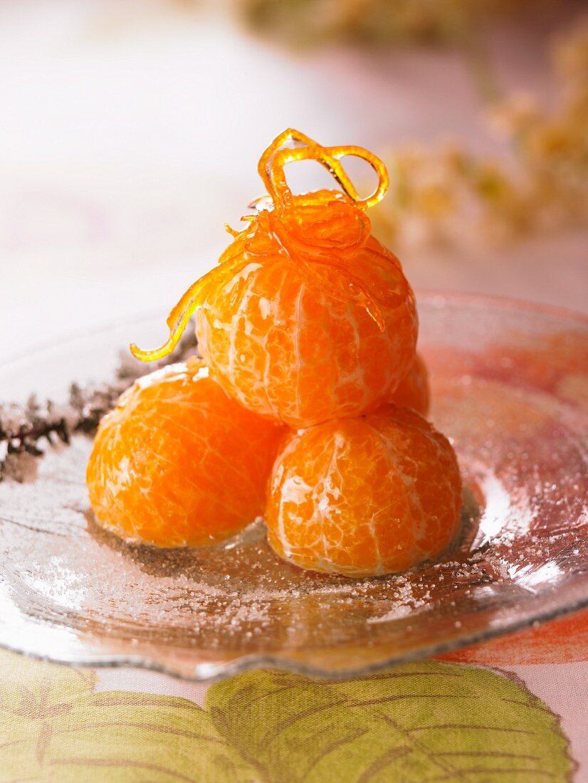 Clementines with honey, icing sugar and thyme