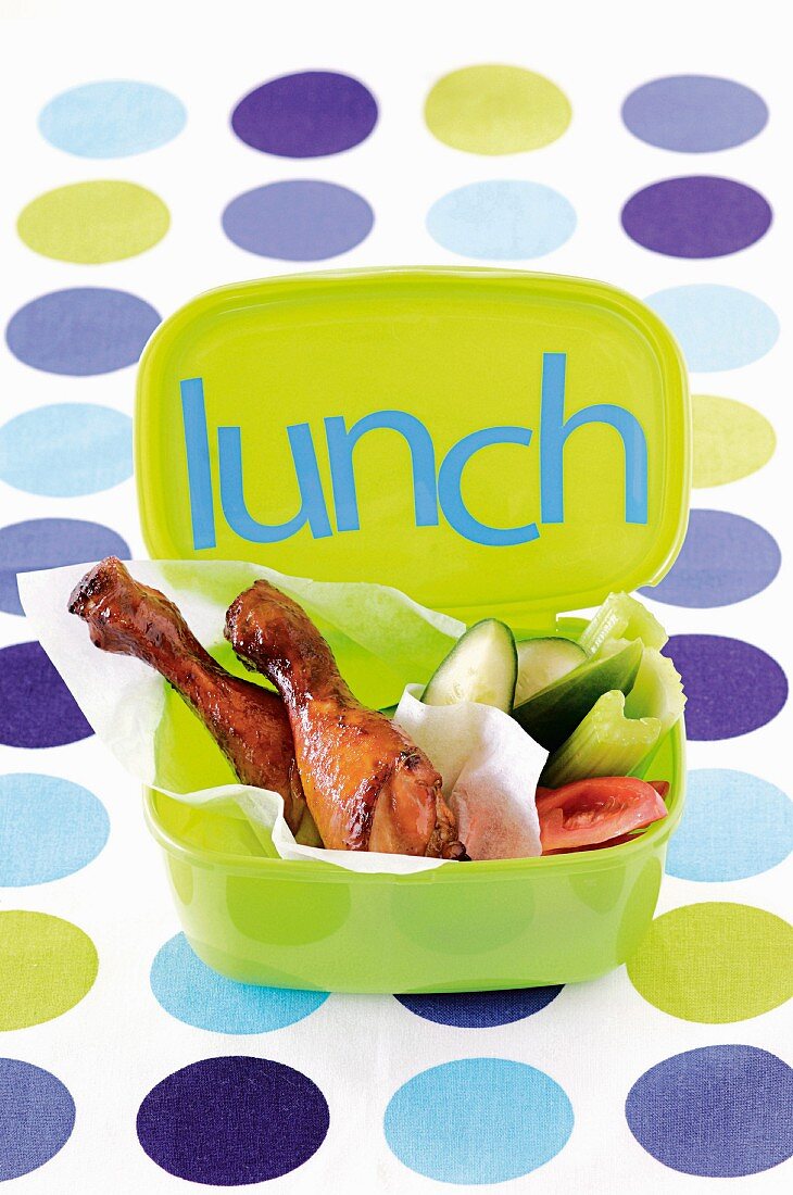 Lunchbox mit Hähnchen und Gemüse