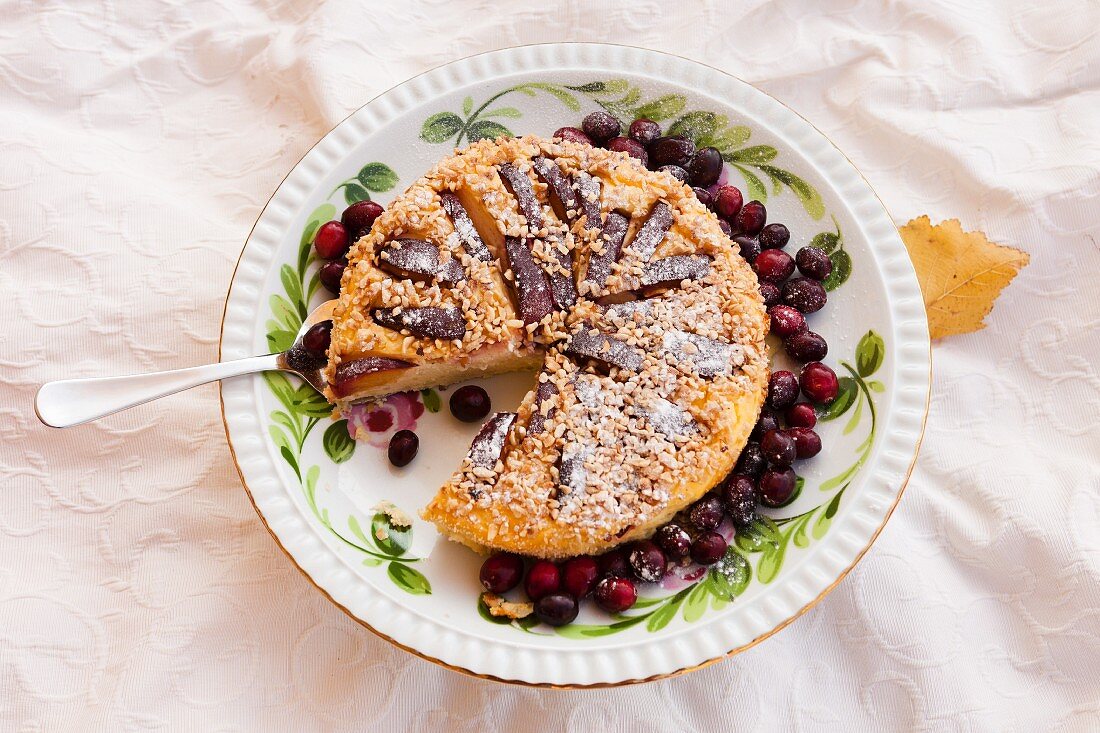 Herbstliche Nusstorte mit Cranberries