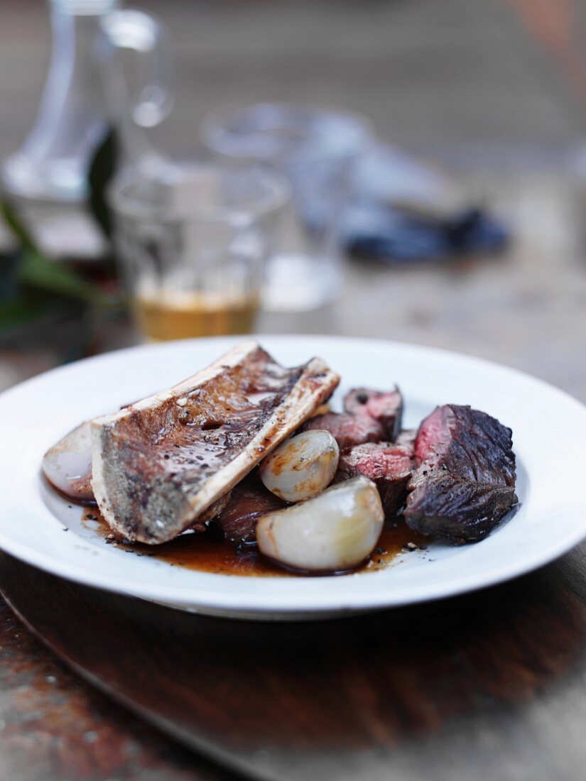 Sirloin with shallots and marrowbone