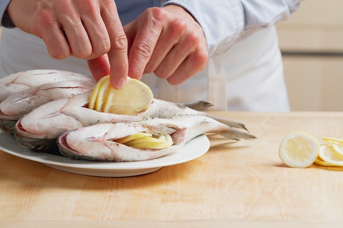Filling the seabream with lemon slices