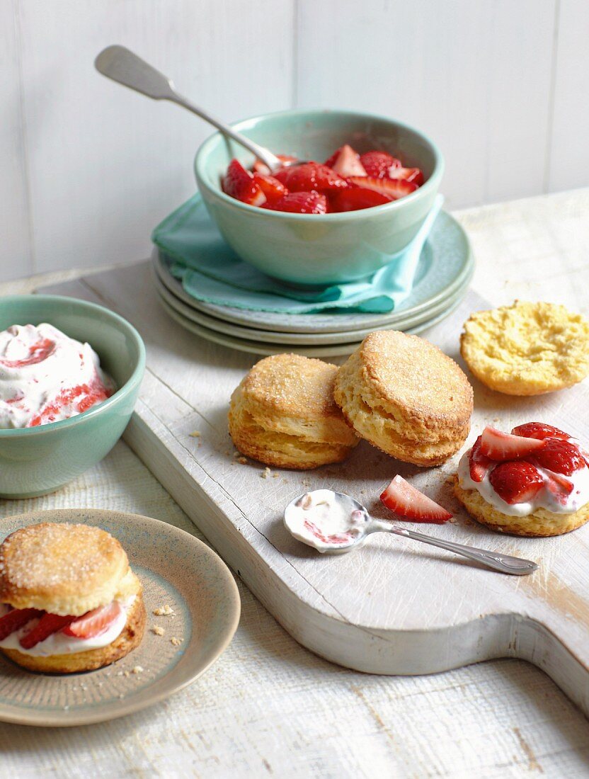 Strawberry shortcake (dessert with cream cheese and strawberries)