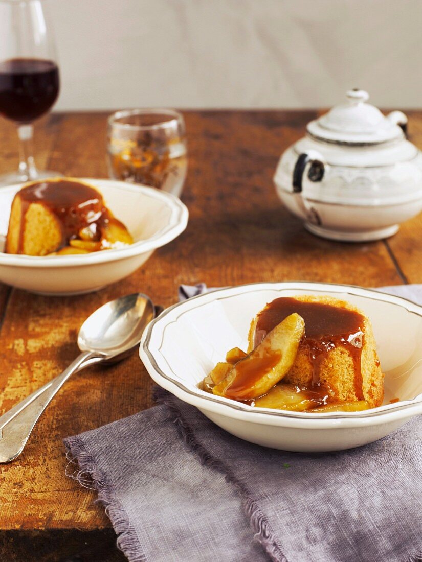 Gebackener Apfel-Vanille-Pudding mit karmellisieren Äpfeln