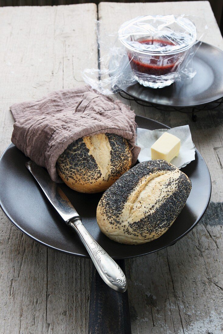 Poppyseed rolls, butter and plum compote