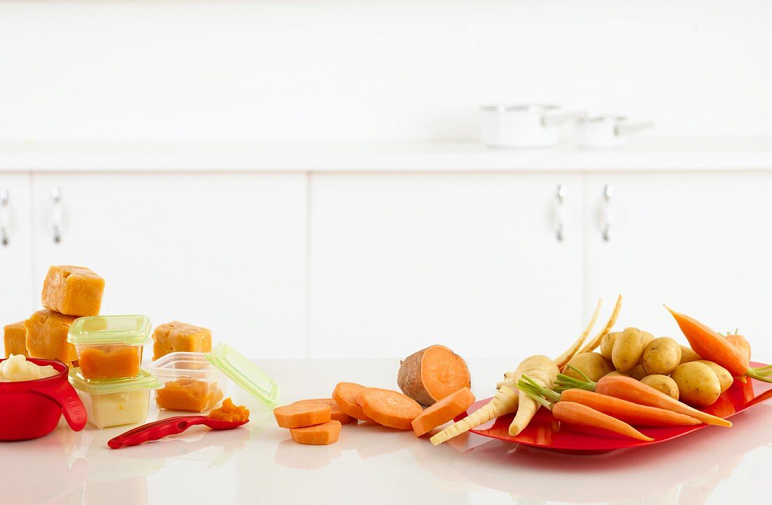 Fruit puree (baby food) prepared for freezing