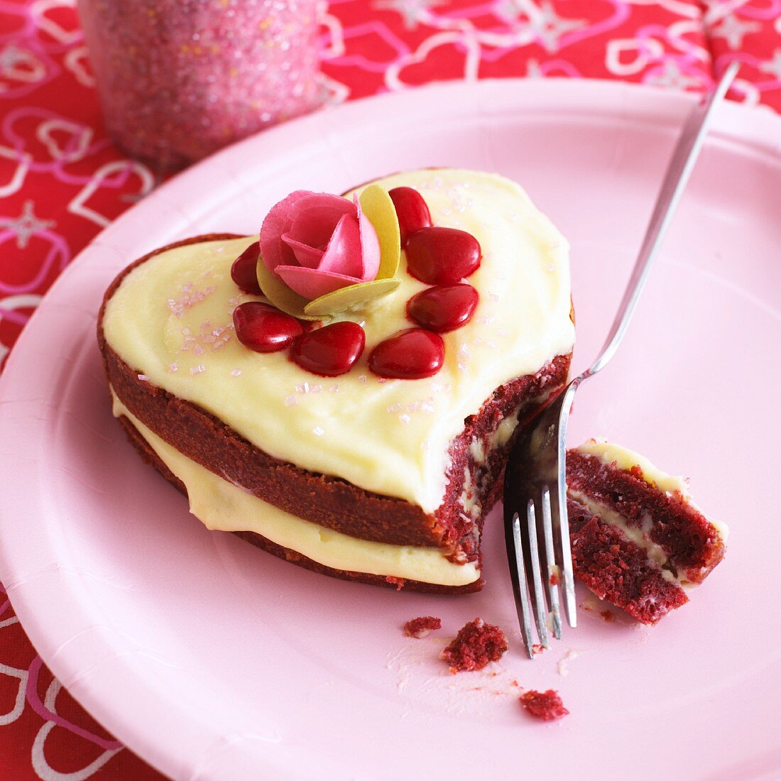 Herzförmiger Kuchen zum Valentinstag