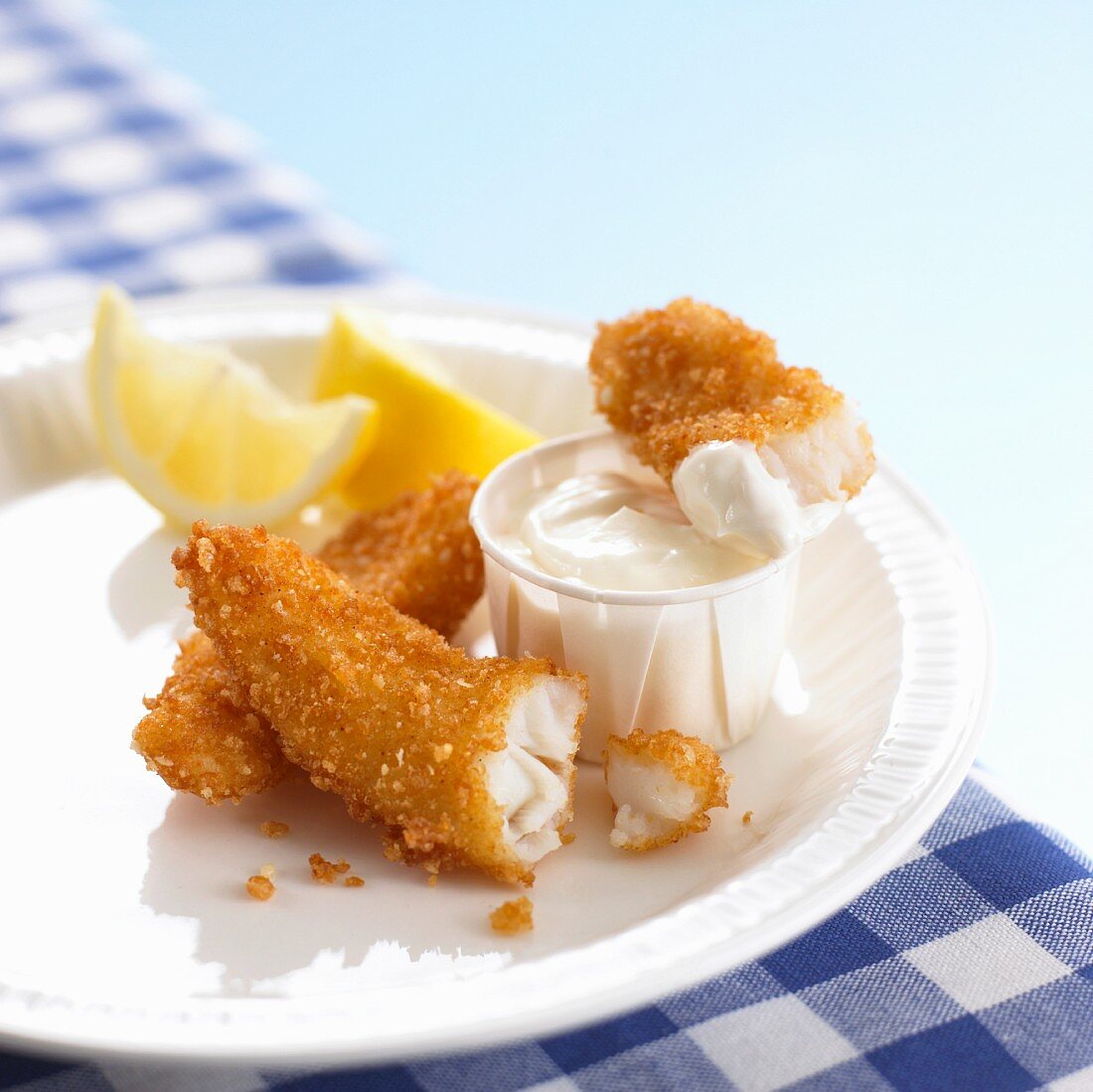 Breaded fish fillets with mayonnaise