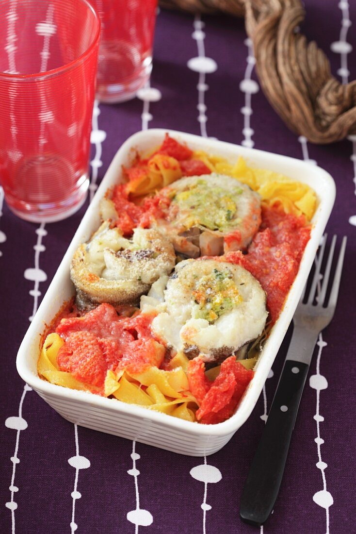 Fish roulade with pasta and tomatoes
