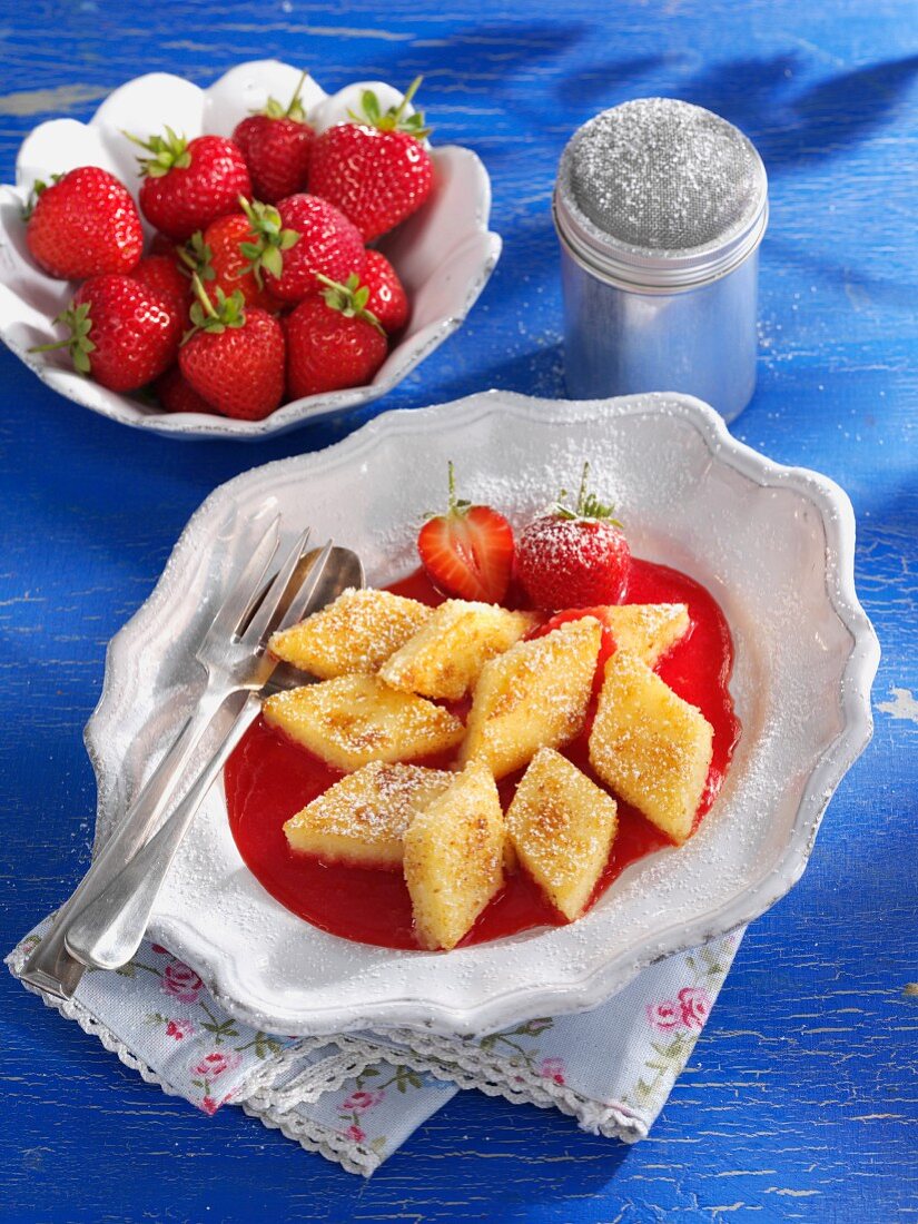 Fried semolina slices with strawberry sauce