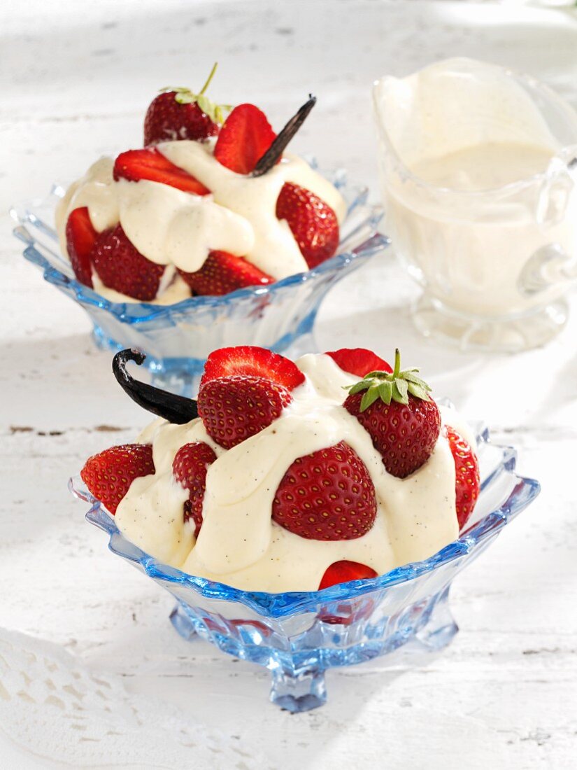 Mascarpone-Vanille-Schaum mit frischen Erdbeeren