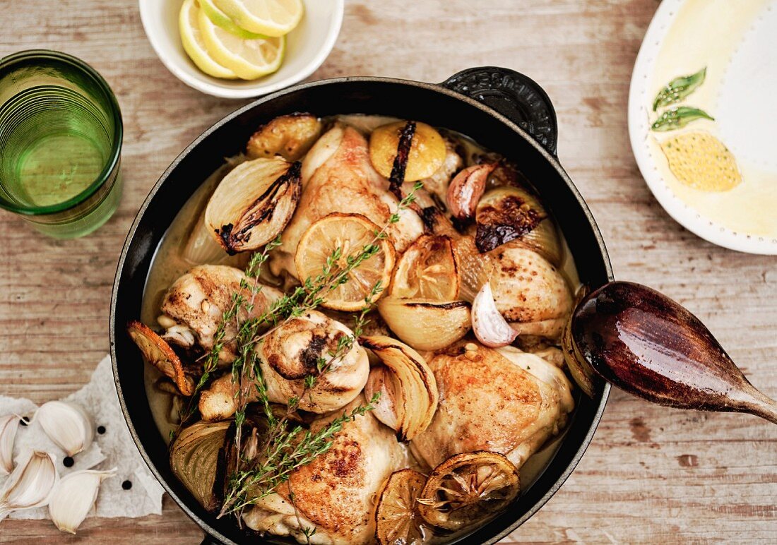 Chicken legs with lemon, garlic and thyme