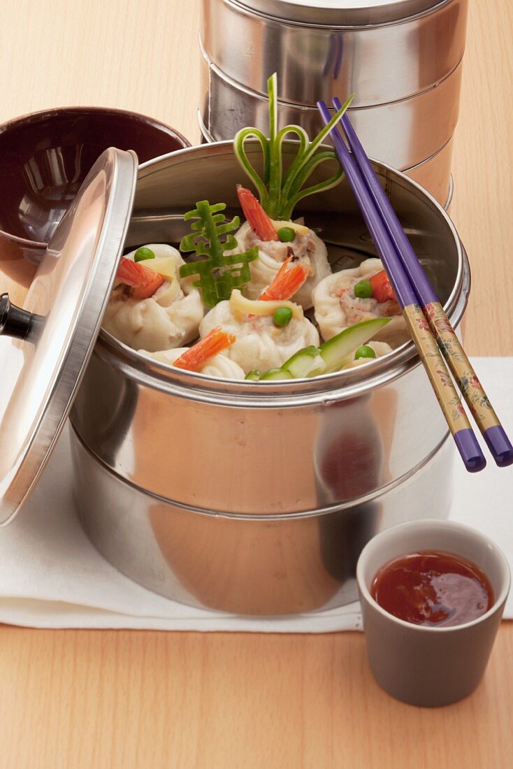 Dumplings with prawns and vegetables in a pressure cooker