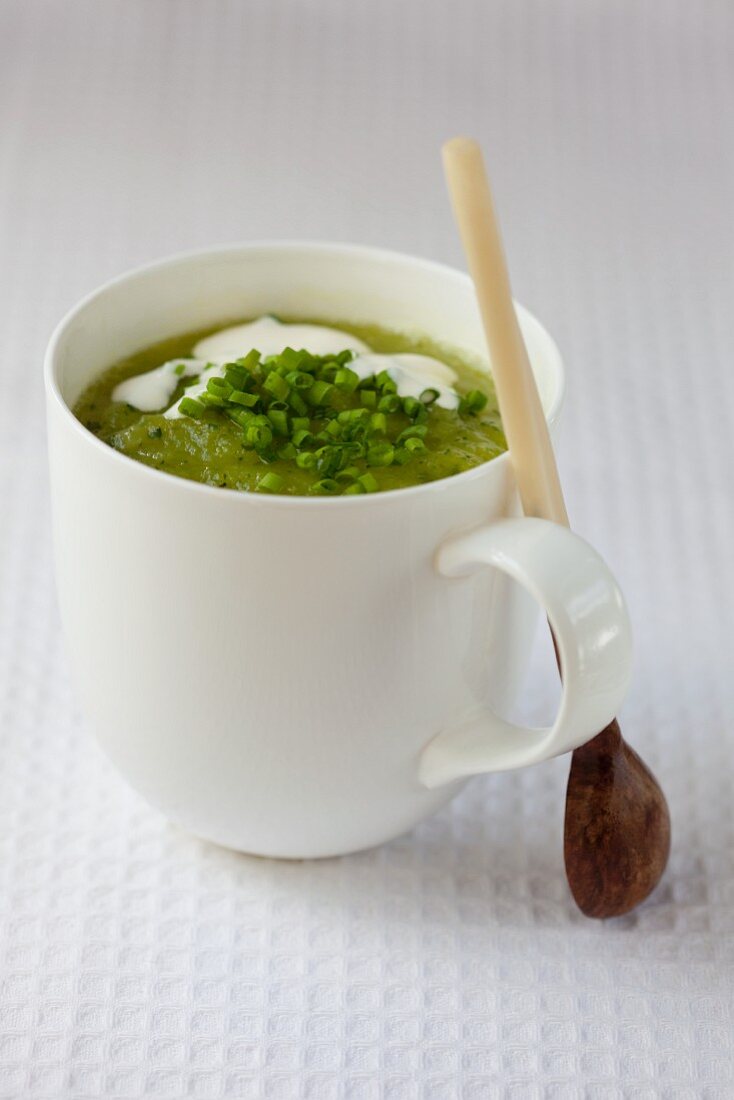 Courgette soup with chives