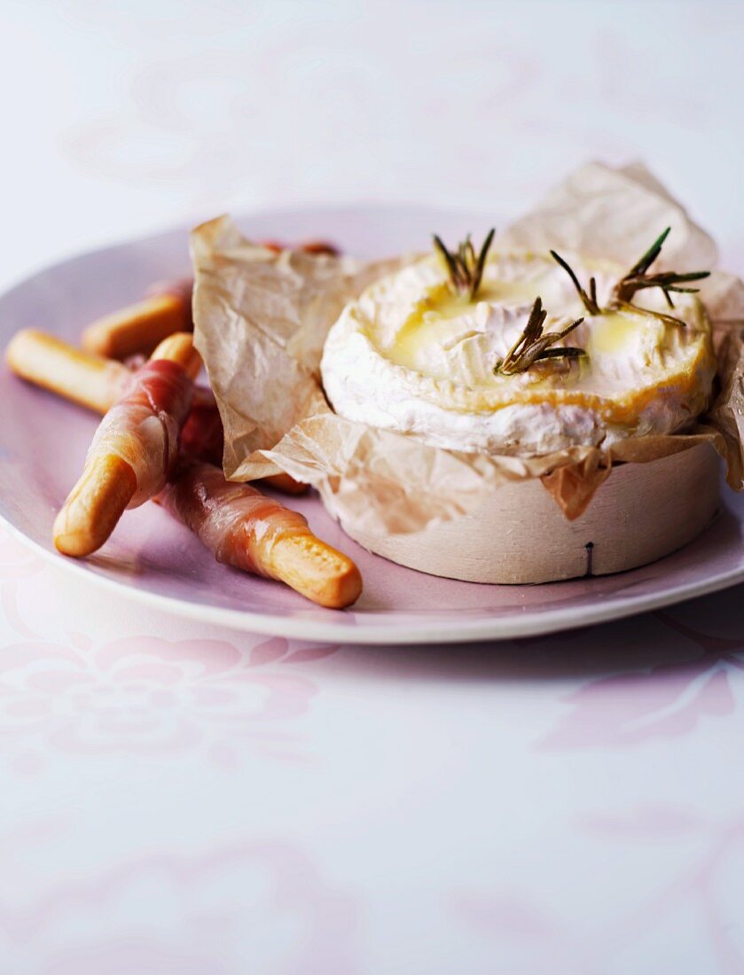 Warm brie with grissini and bacon