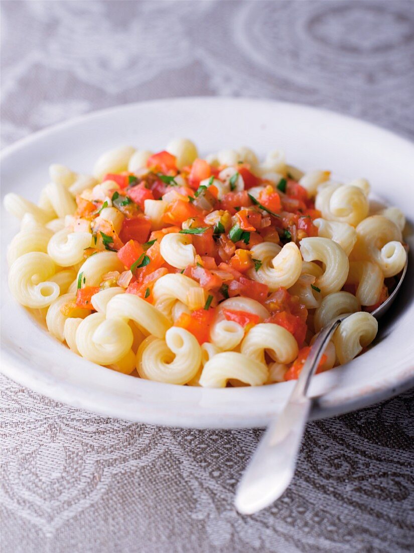 Tubular pasta with tomato sauce