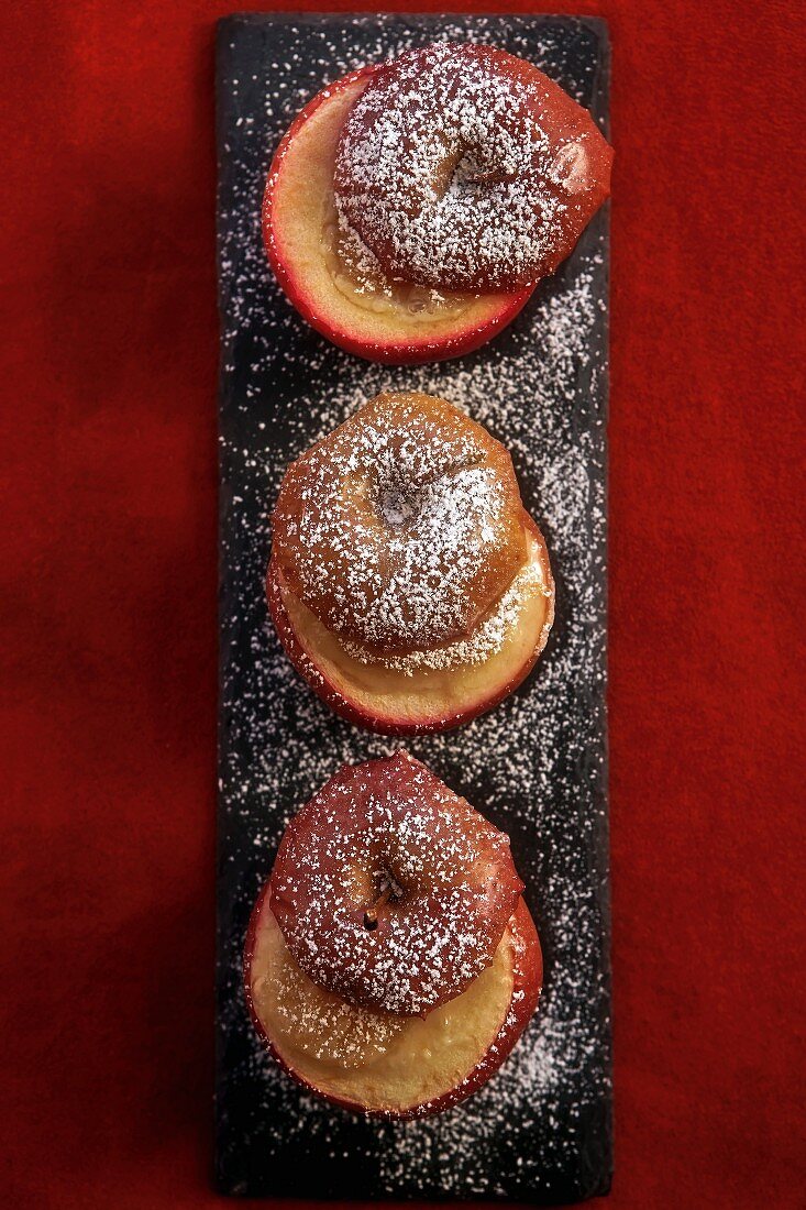 Stuffed baked apples with amaretti and marzipan