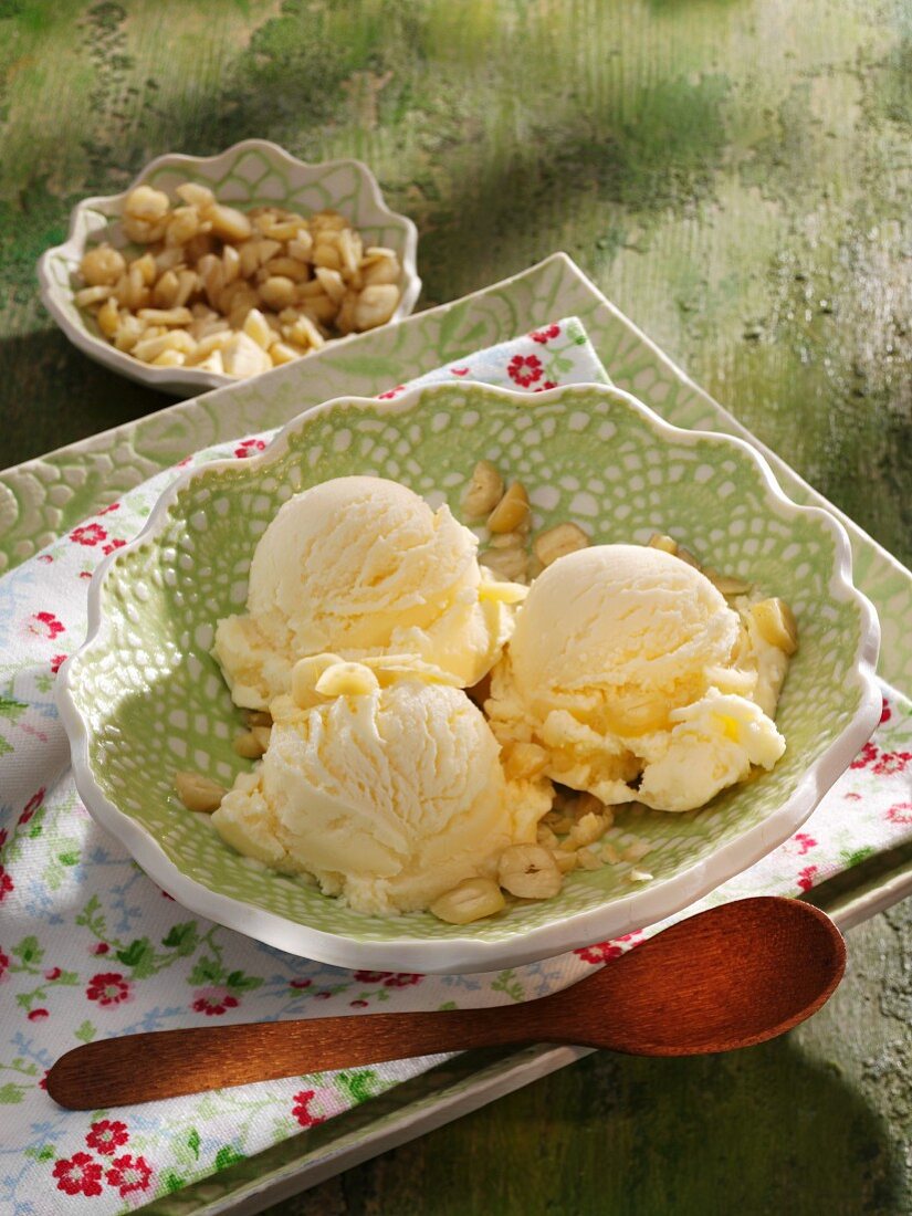 Hazelnut ice cream with hazelnuts