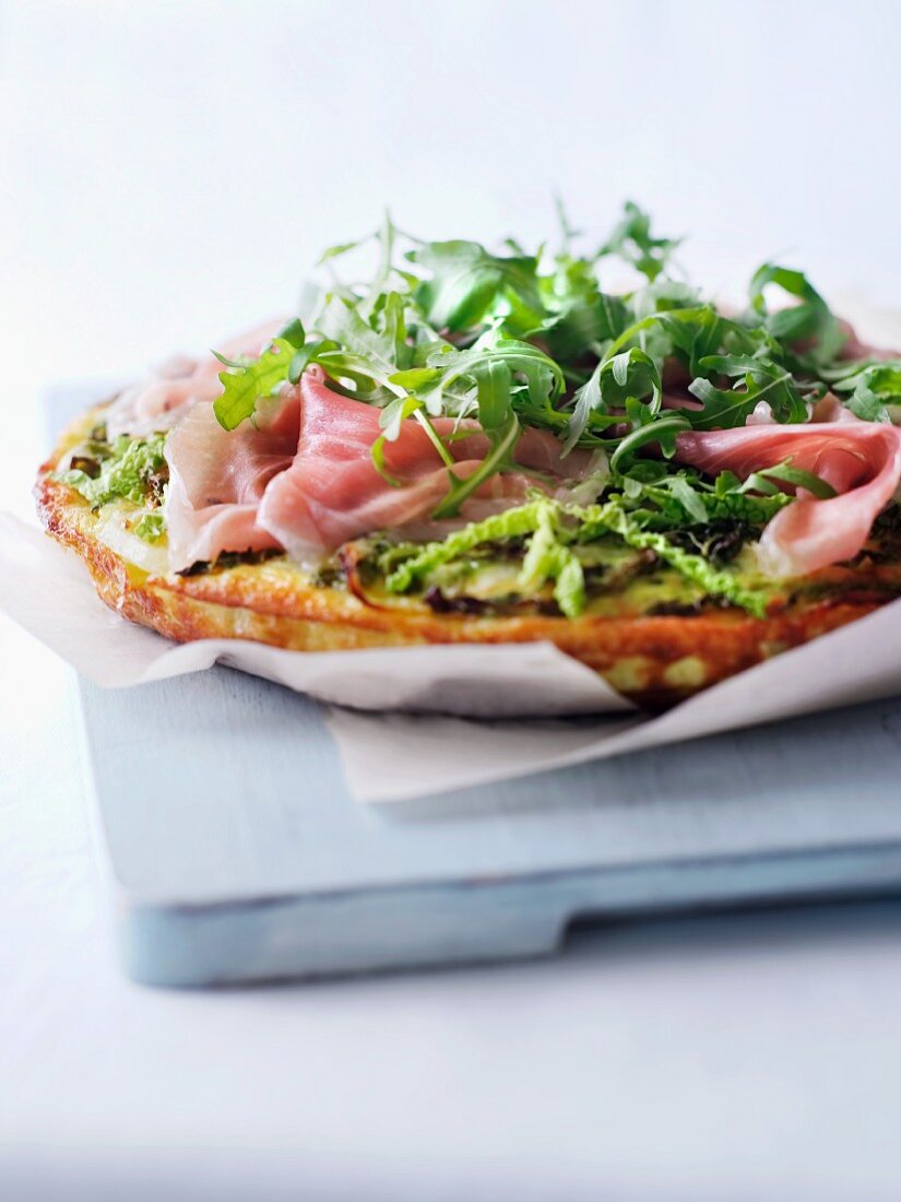 Savoy cabbage frittata with ham and rocket