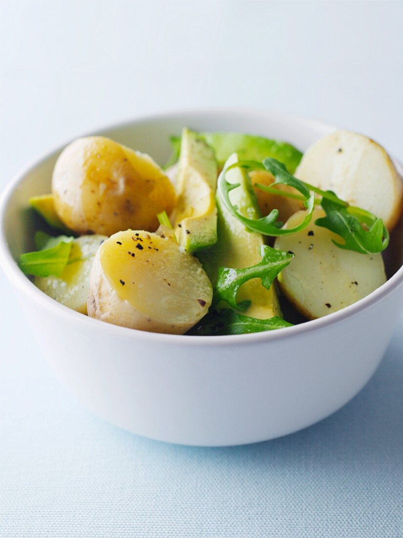 Kartoffelsalat mit Rucola und Avocado