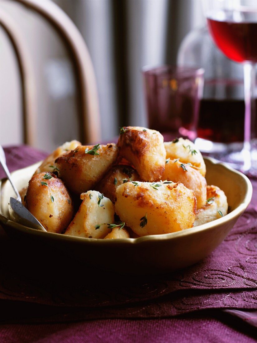 Roast potatoes with thyme