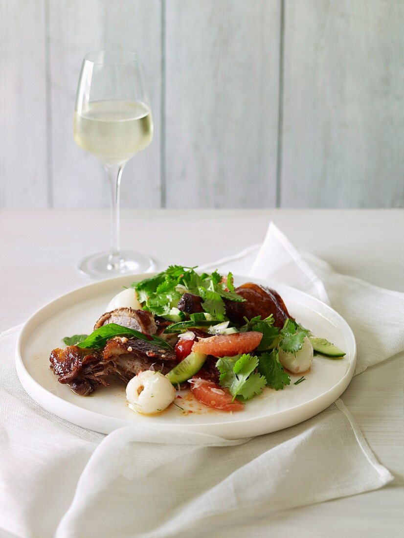 Entenbrustsalat mit rosa Grapefruit und Lychee