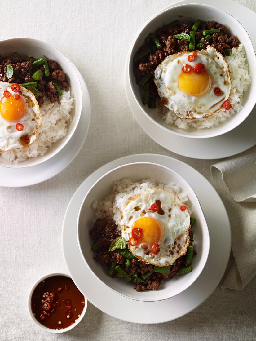 Pad Krapao (Schweinehack mit Thai Basilikum) und Spiegelei