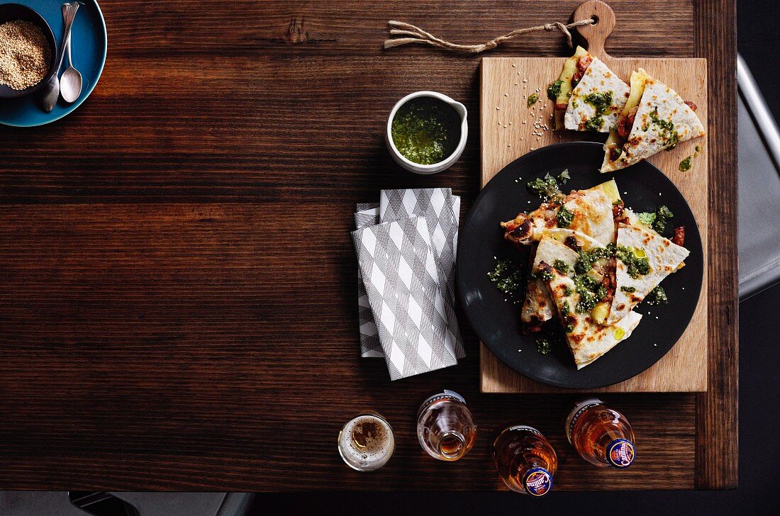 Black Jack Quesadillas (Quesadillas mit Schweinefleisch und Salsa Verde, Mexiko)