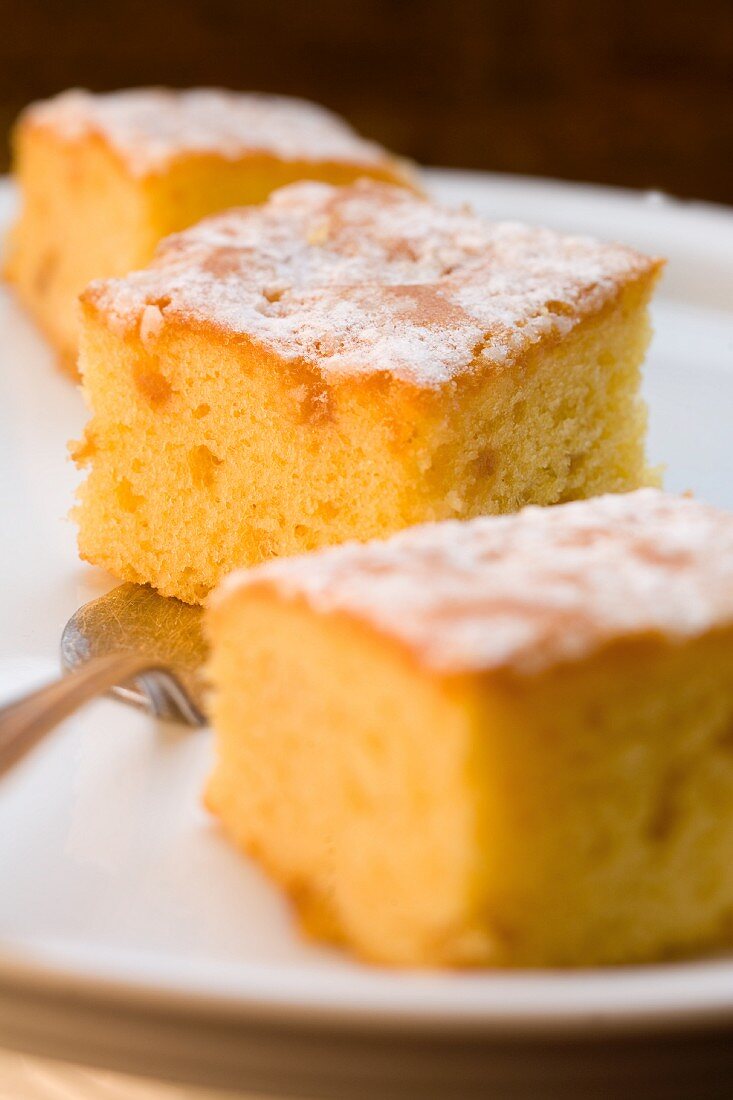 Lemon cake cubes