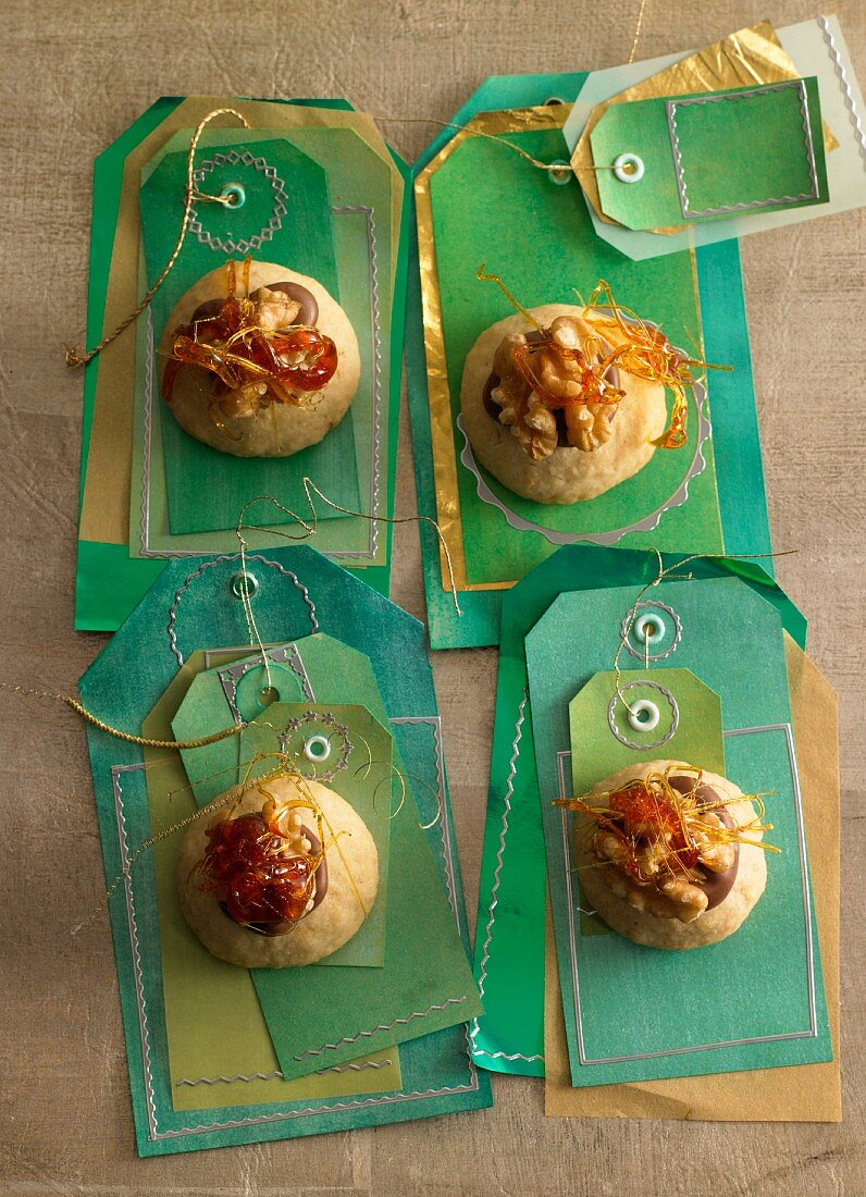 Nutmeg nougat biscuits decorated with caramel